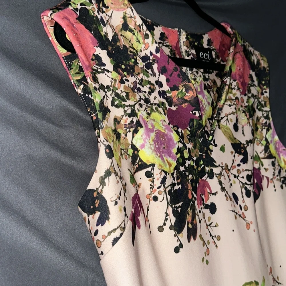 Pink floral V-neck dress - Picture 6 of 8